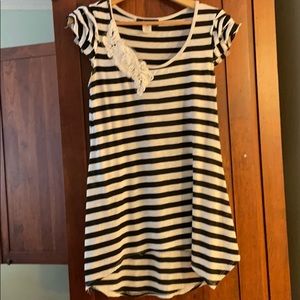 Monamie black & white striped short-sleeved tunic